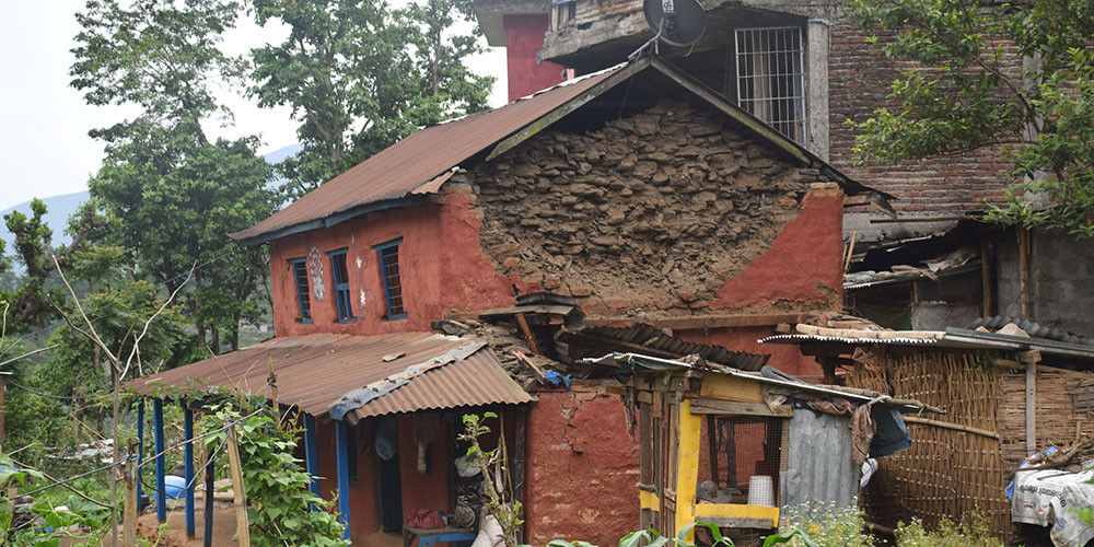 भूकम्पले घर भत्किँदा चार घाइते, एक दर्जन घरमा क्षति